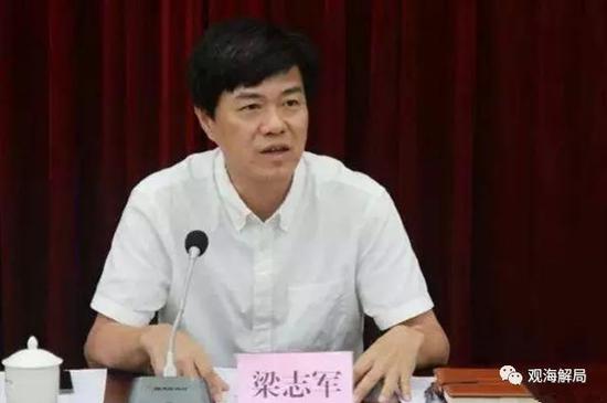 今年4月23日,梁志军被查,几天后,其妻邓洁被查。